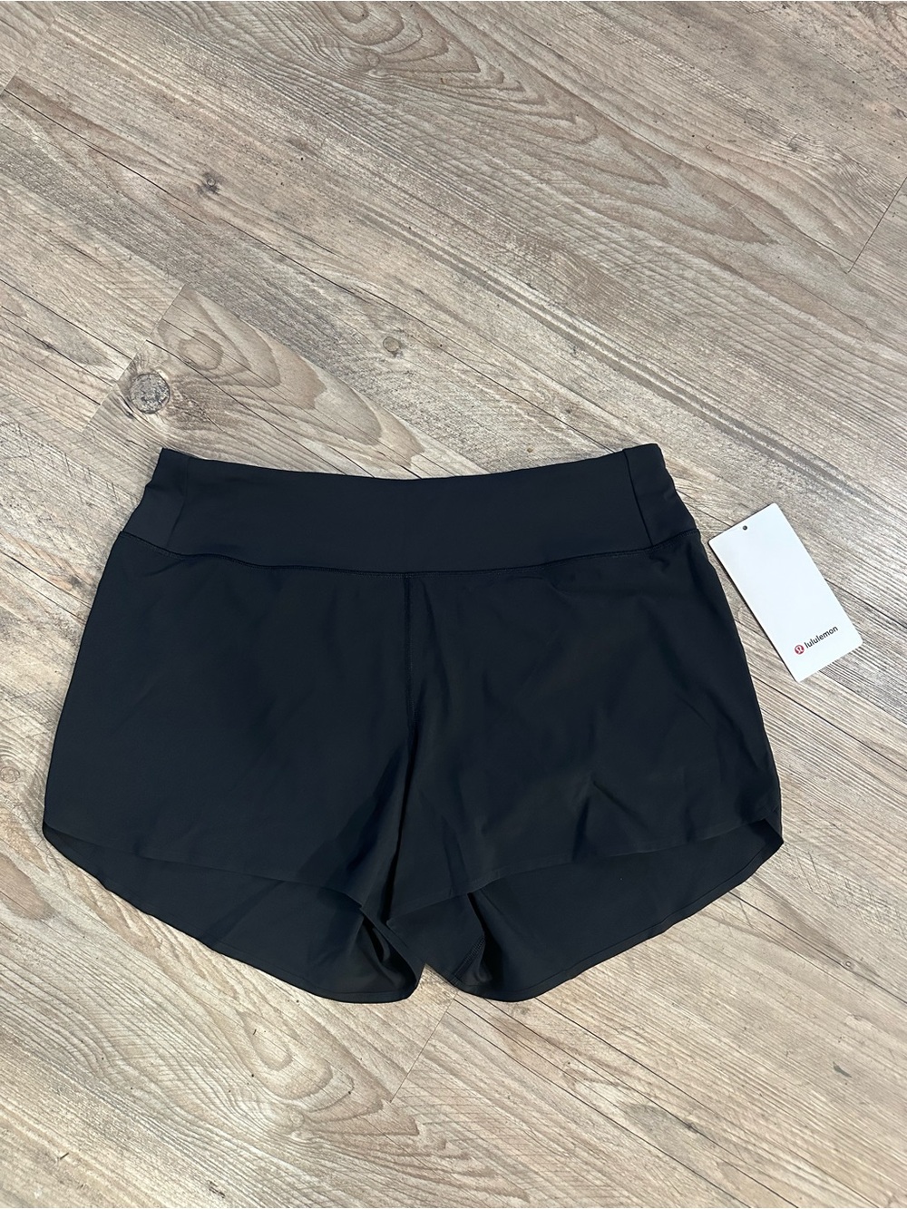 NWT Lululemon Speed Up 4-inch black shorts, Large